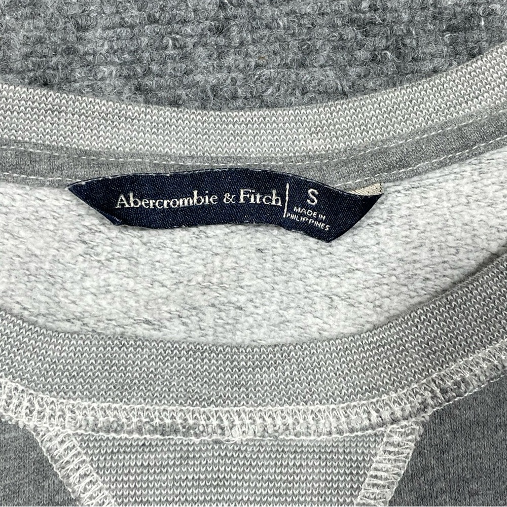 Abercrombie & Fitch Gray Crewneck Sweater with Button Details - Picture 4 of 8